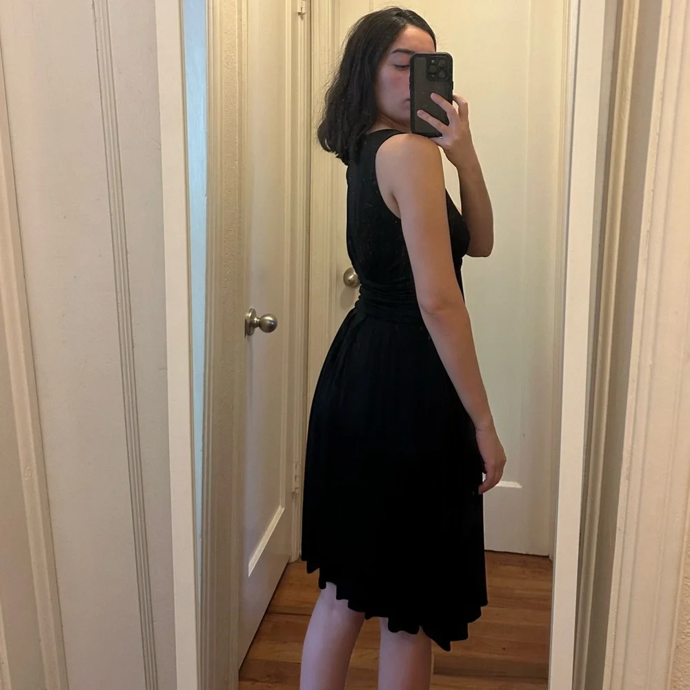 Diane Von Furstenberg Black V-Neck Sleeveless Fit n' Flare Dress - Picture 2 of 10